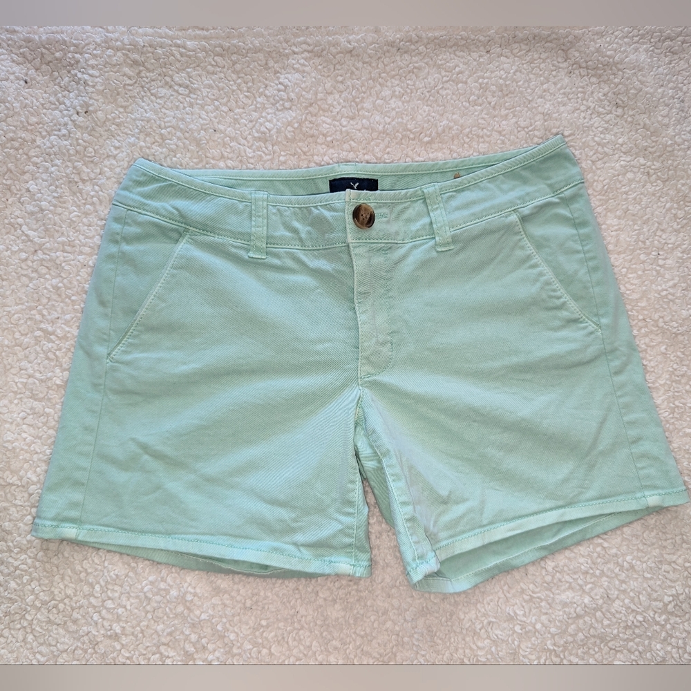 American Eagle midi shorts - size 6 - pastel green / blue - Chino style low rise